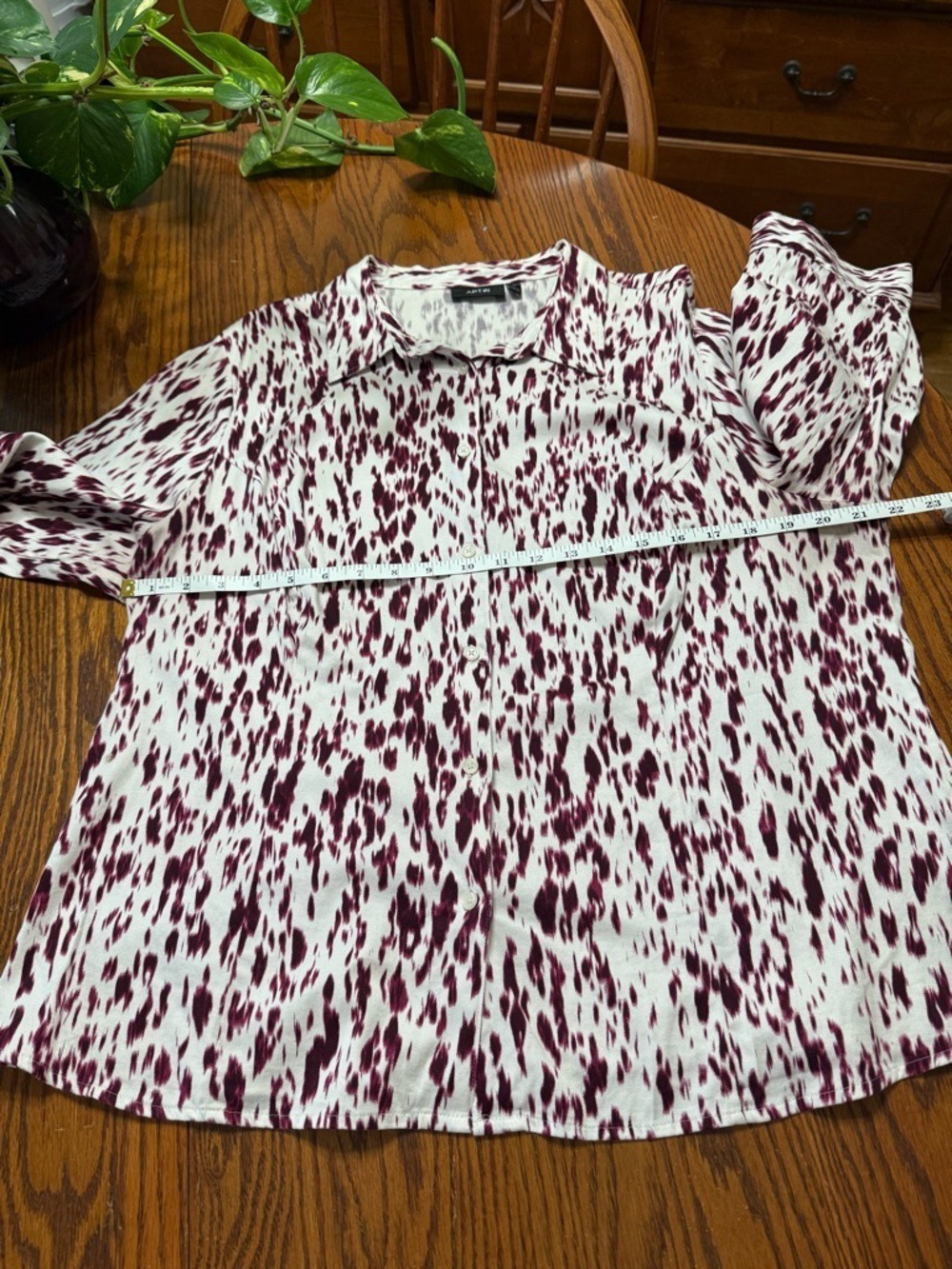 Apt. 9 Patterned White & Maroon Button Down Blouse Size 1X Plus - Picture 5 of 11
